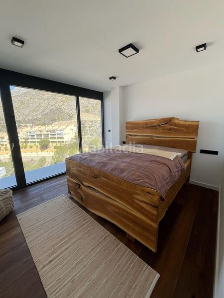 Foto e41c7290-dc7f-4680-aa62-59be7e8afc52. Casa aparellada amb aparcament piscina a Altea la vella Altea