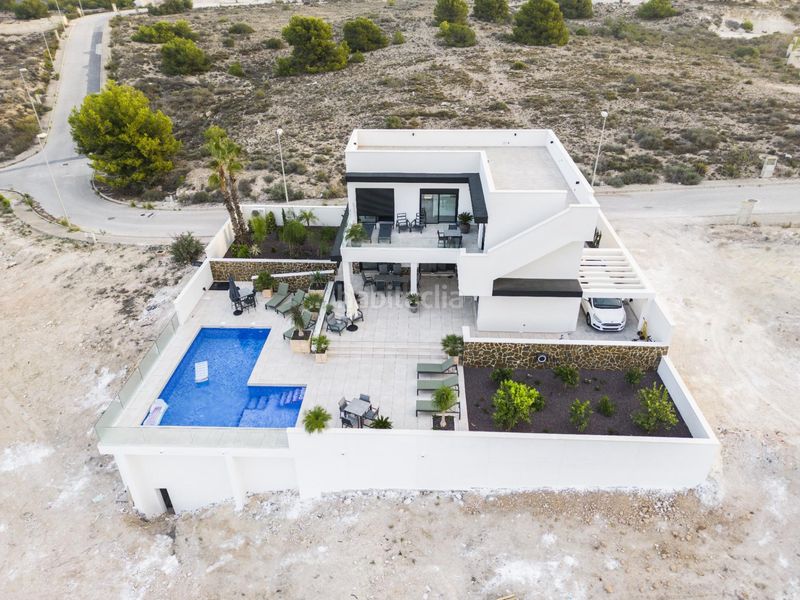 Foto 14d99d8d-aadd-4709-a18f-00d34fe934b5. Xalet amb piscina a Rojales