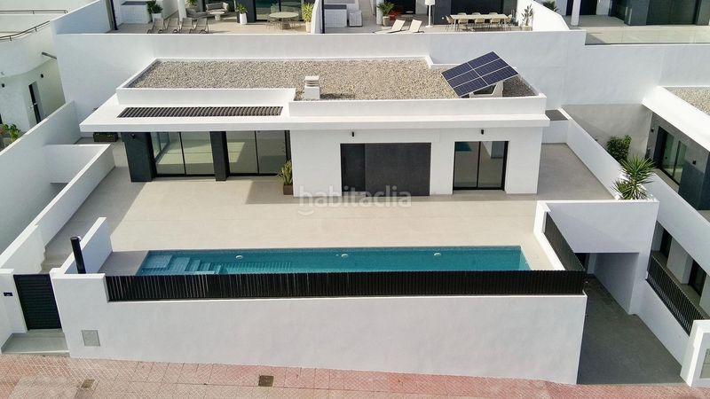 Foto 91ce0367-f613-4ed5-abc2-679befa69fd1. Xalet amb aparcament piscina a Pueblo Lucero Rojales