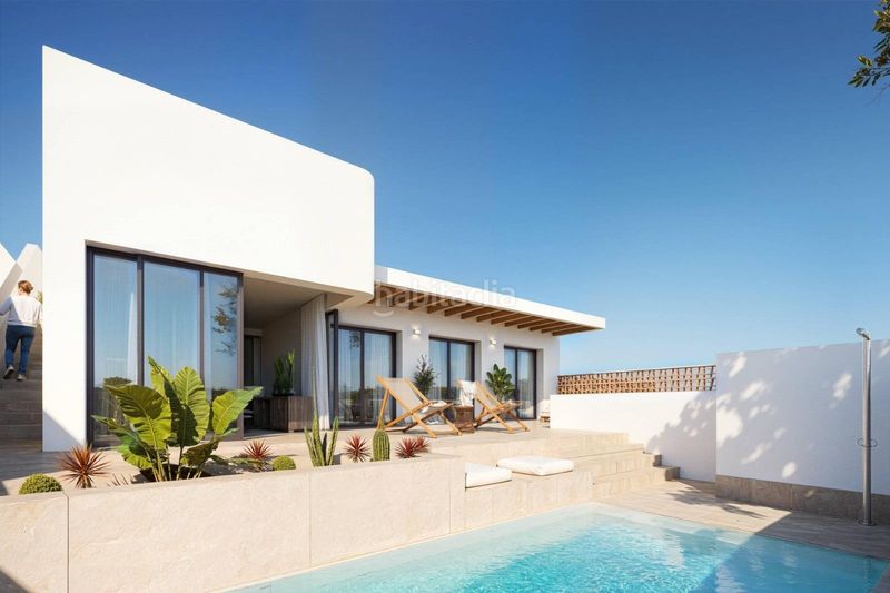 Foto ef89ab96-1936-4907-bd54-64b0f4d8c7a3. Casa adossada amb aparcament piscina a Dolores