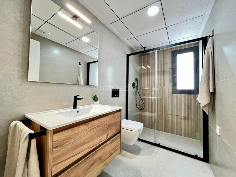 Foto c5d20ac3-d713-4f90-b7a9-30c098340fb5. Casa aparellada amb aparcament a Benferri