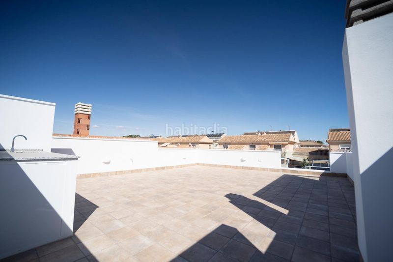 Foto c7cf2312-e93d-44f6-90cb-2491bf57c99b. Casa adossada amb aparcament piscina a San Javier San Javier