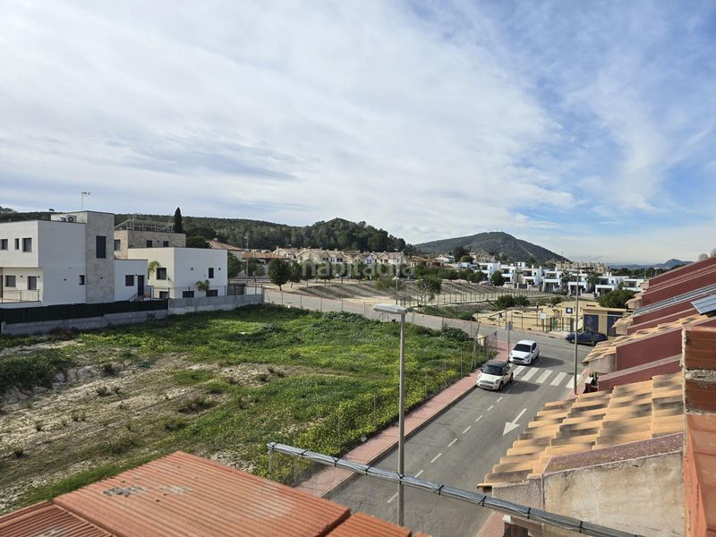 Foto c6f4ad12-753a-41f9-84e8-b507500cf678. Casa adossada amb aparcament piscina a Bigastro