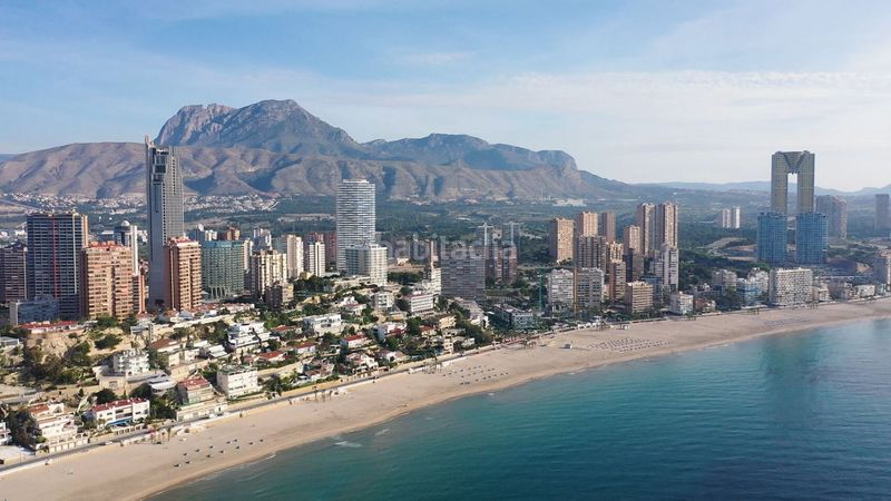 Foto dc560888-cffa-42e2-8d3c-d2763beeb73f. Apartament amb aparcament piscina a Playa Poniente Benidorm