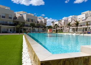 �tic en El Raso. �tico, 2 dormitorios, 2 ba�os, sol�rium y vistas panor�micas en