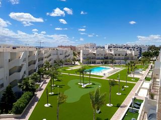 �tic en El Raso. �tico, 2 dormitorios, 2 ba�os, sol�rium y vistas panor�micas en