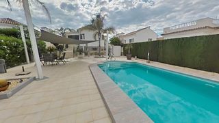 Xalet a San Fulgencio. Villa independiente de 4 dormitorios en el oasis, san fulgencio