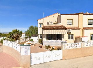 Duplex in Algorfa. Encantadora vivienda de esquina con orientación sur en montebell