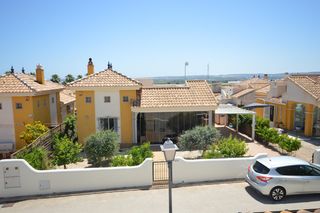 Xalet a Montesinos (Los). Villa independiente con solárium privado, vistas a la laguna y p