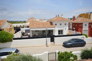 Xalet a Montesinos (Los). Villa independiente totalmente reformada con solárium privado y
