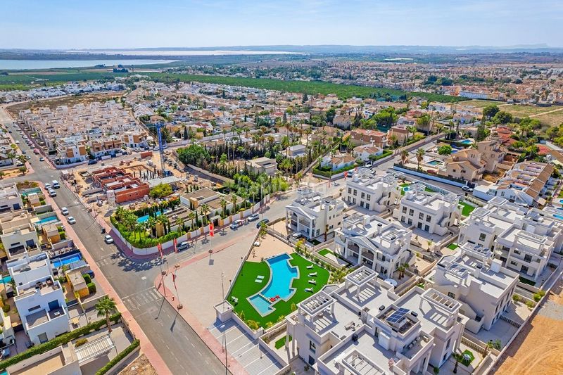 Foto d0c7a7bd-4c9b-488e-bf8c-fd8e24363665. Casa amb aparcament piscina a Rojales