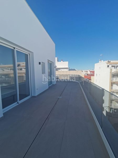 Foto 98a41fa9-fdf1-463f-ba89-fb30fe2070ad. Àtic amb piscina a Zona Playa de los Locos Torrevieja