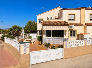 Zweistöckige Wohnung in Algorfa. Encantadora vivienda de esquina con 2 dormitorios y orientación