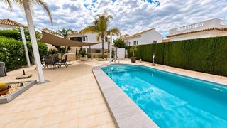 Chalet in San Fulgencio. Villa independiente de 4 dormitorios en el oasis, san fulgencio