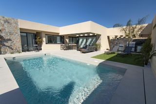 Chalet à Baños y Mendigo. Villa en una sola planta con 3 dormitorios y piscina privada a l