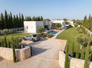 Xalet a Pedanías Oeste. Villa a medida de 3 dormitorios con piscina privada a la venta e