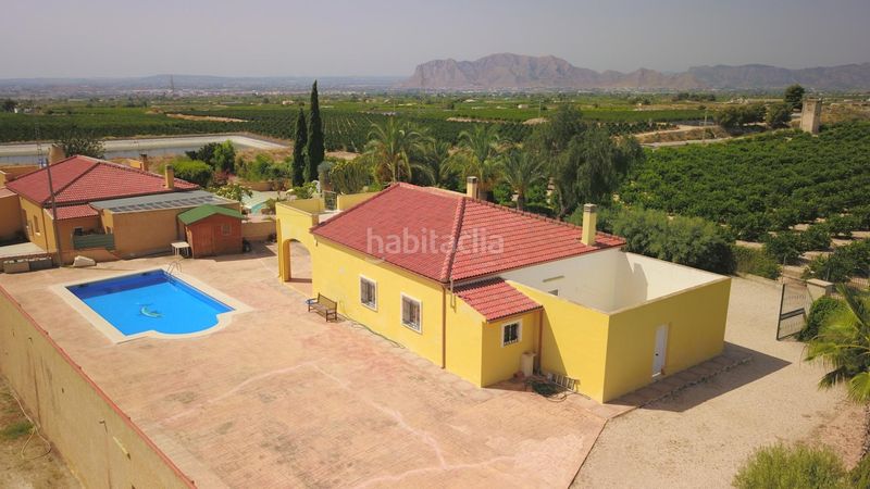 Foto f3362be3-47a1-4154-85fb-087368365034. Casa amb piscina a Albatera