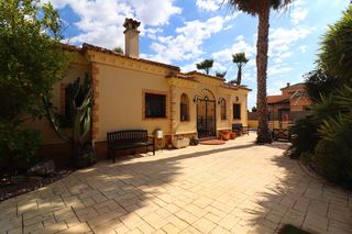 Chalet in Daya Vieja