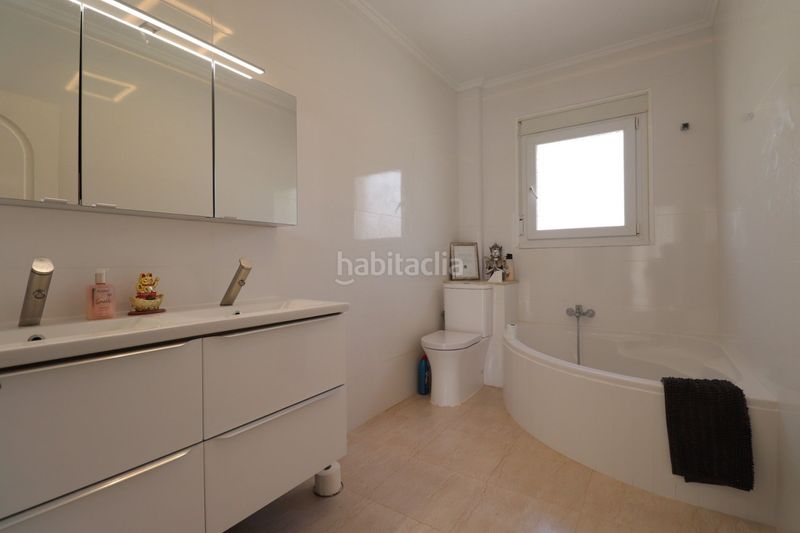 Foto f7a6d22d-f05e-415f-a8d7-bfd11a2b7ea2. Casa adossada amb piscina a Benijófar