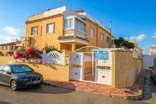 Casa adossada a Lo Marabú. Vivienda totalmente reformada con solárium privado y vistas al l
