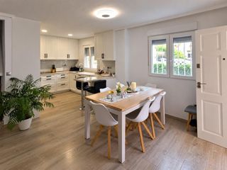 Casa adossada a Lo Marabú. Vivienda totalmente reformada con solárium privado y vistas al l