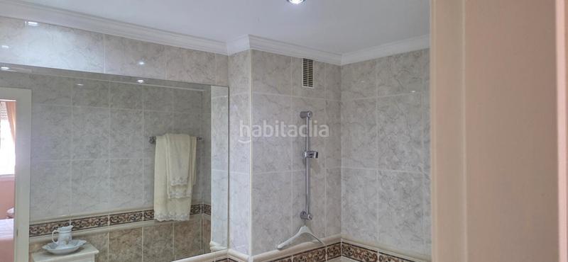 Foto f1b801f2-b551-49d7-8d59-5fb2644835ac. Piso en calle rodrigo de triana 4 piso de esquina 130m2, piscina, garaje, trastero 449.900€ en Fuengirola