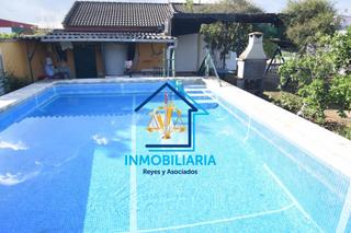 Casa a Villarrubia. Casa de campo con piscina, pozo, zona con arobles frutales a un