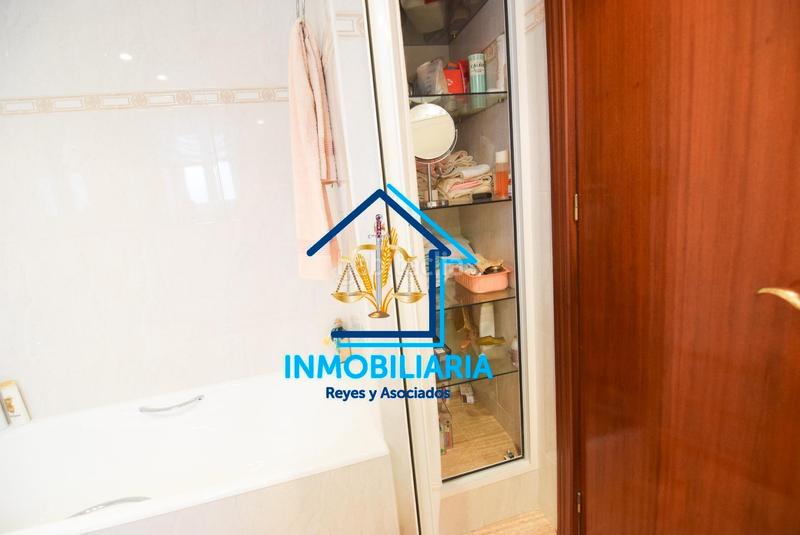 Foto 3e525817-9877-4c35-8243-9b8014be9ac4. Piso exclusivo piso con terraza en vallellano de 4 dormitorios 2 baños, cochera . en Córdoba