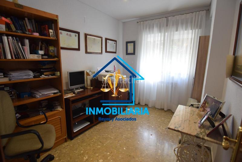 Foto 52034603-fdb3-41f7-a71f-61a4bb80b287. Piso exclusivo piso con terraza en vallellano de 4 dormitorios 2 baños, cochera . en Córdoba