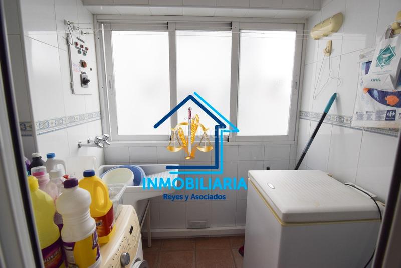 Foto b37c3a4b-cefc-406f-8cc9-448b21b322d9. Piso exclusivo piso con terraza en vallellano de 4 dormitorios 2 baños, cochera . en Córdoba