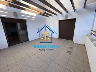 Pis a Ciudad Jardín - Zoco. Vivienda seminueva en penúltima planta con gran terraza y otra e