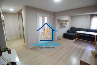 Etagenwohnung in Sector Sur. Vivienda semireformada en zona baja del sector sur