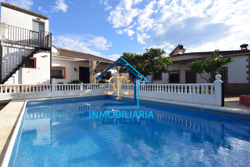 Foto 69759b17-b6a6-4103-9b3f-36c83a992764. Xalet amb aparcament piscina a Villarrubia Córdoba