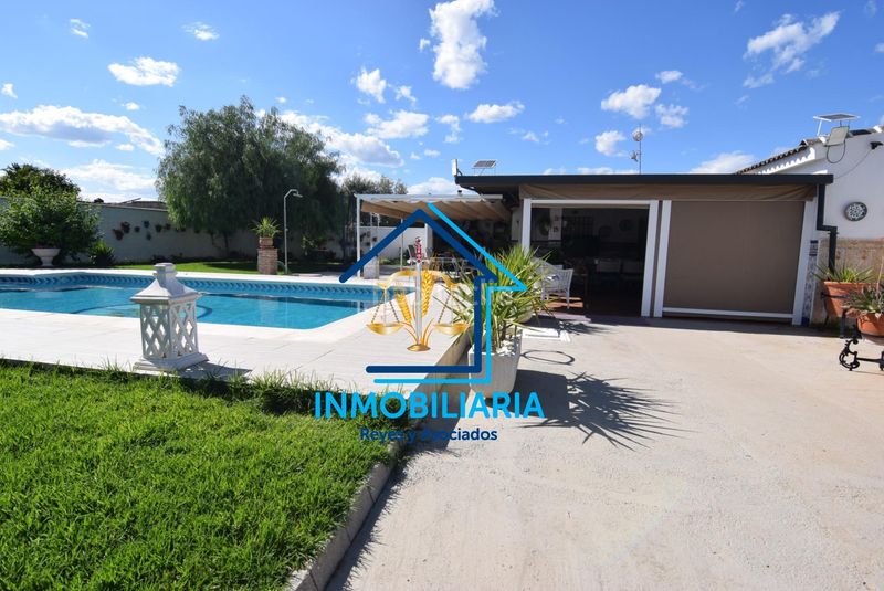 Foto 9dcb0ee9-de33-4e22-96d9-7a8471955ccb. Casa amb aparcament piscina a Alcolea Córdoba