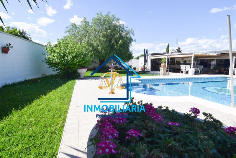 Foto acea53f9-5f00-4bbd-9c8a-91e7b0b91a59. Casa amb aparcament piscina a Alcolea Córdoba