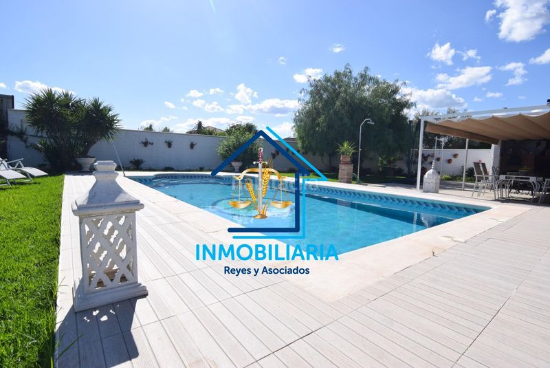 Foto b4ef34f6-f59a-405b-93da-fcecff8cecdf. Casa amb aparcament piscina a Alcolea Córdoba