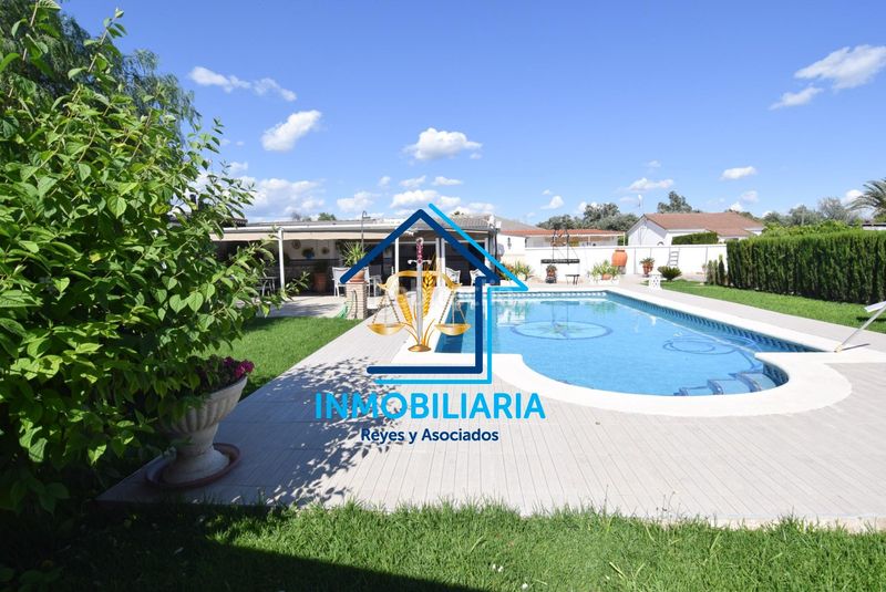 Foto cd142b04-76c7-478a-9316-eefb4f8910c7. Casa amb aparcament piscina a Alcolea Córdoba
