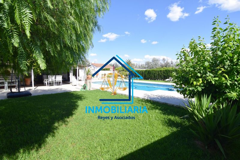 Foto e31cd83a-7777-4403-a7d2-11c0011a1555. Casa amb aparcament piscina a Alcolea Córdoba