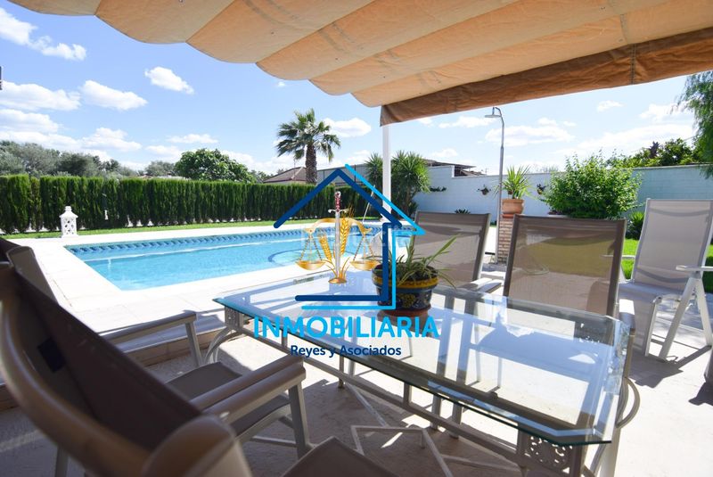 Foto eb4671f7-dba6-4b0f-9a7c-02ed5a88379c. Casa amb aparcament piscina a Alcolea Córdoba