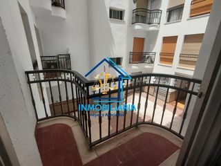 Alquiler Piso en Centro. Bonito y amplio piso   con ascensor  y terraza  zona tranquila y
