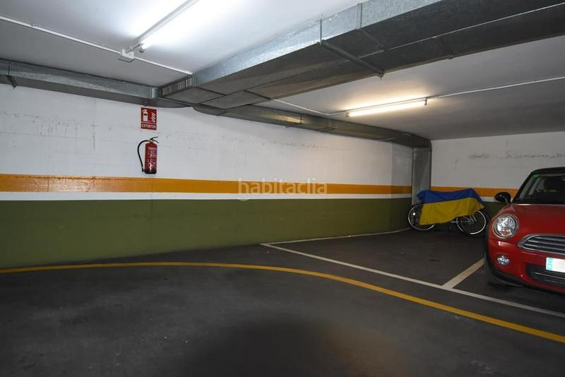 Foto ed74f11c-3864-4d42-b2a0-a1f4b940b452. Parking coche en santa clara 62 aparcamiento en santa clara con plaza de independencia en Girona