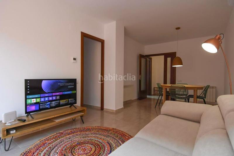 Foto 8f1c9883-0750-4017-91ef-924170719ffe. Alquiler piso apartamento de 2 dormitorios totalmente equipado en csantiago en Girona
