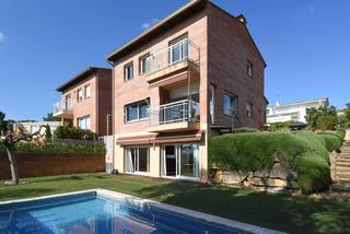 Lloguer Casa a Montjuïc. Casa con piscina en montjuïc alquiler de temporada