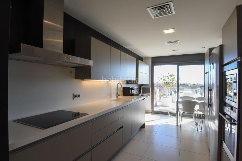 Foto 1ecf9b4f-2a8a-4fd2-8e3d-d2ea7dac188e. Alquiler piso lujoso piso con grande terraza y vistas al mar en Can Pei en Sitges