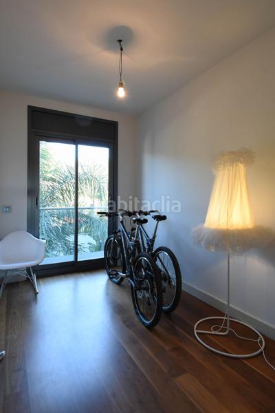 Foto 2ab12af3-7e40-460b-bc14-77ddd6bd8e9b. Alquiler piso lujoso piso con grande terraza y vistas al mar en Can Pei en Sitges