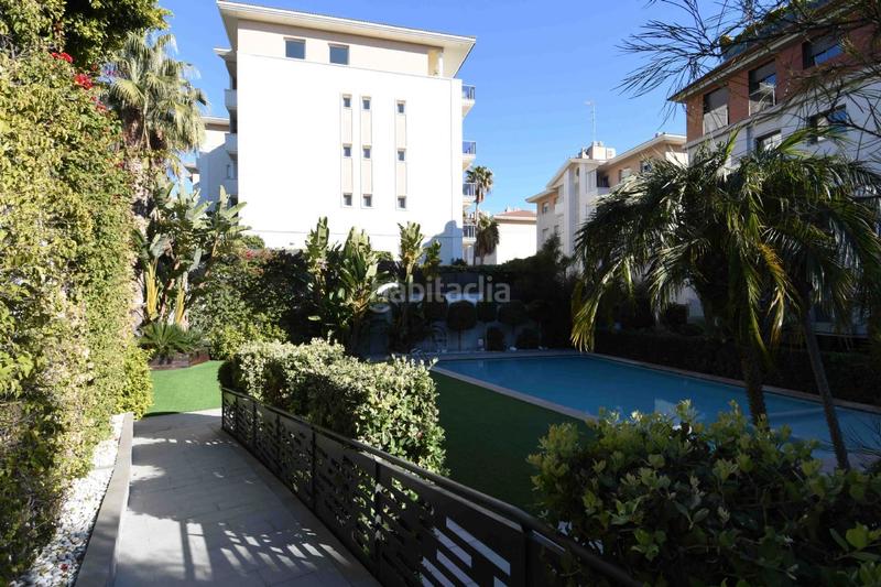 Foto 79064ec4-939a-4d9a-af11-4c59abc43b40. Alquiler piso lujoso piso con grande terraza y vistas al mar en Can Pei en Sitges