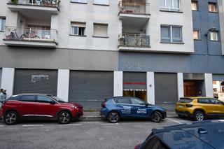 Local commercial à Sant Narcis. Local con doble altura en sant narcís