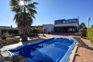 Location Maison à Caldes de Malavella. Casa en alquiler de temporada con piscina en malavella park cald