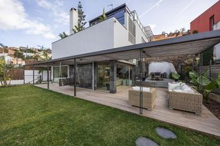 Maison à Ciutat Diagonal. Chalet de diseño