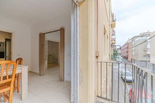 Appartement à Eixample Sud-Migdia. Amplio y luminoso piso en la calle antic roca